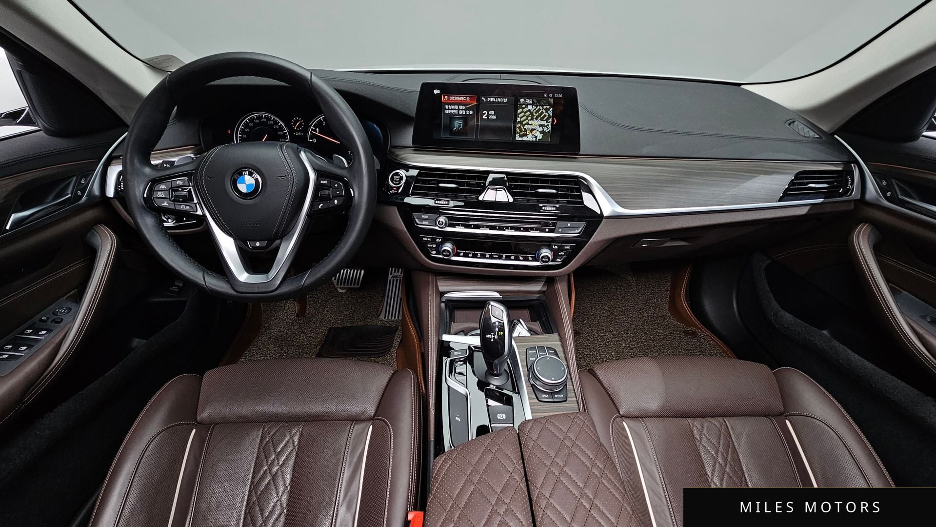 BMW 5 Series (G30) 2018 — миниатюра 10