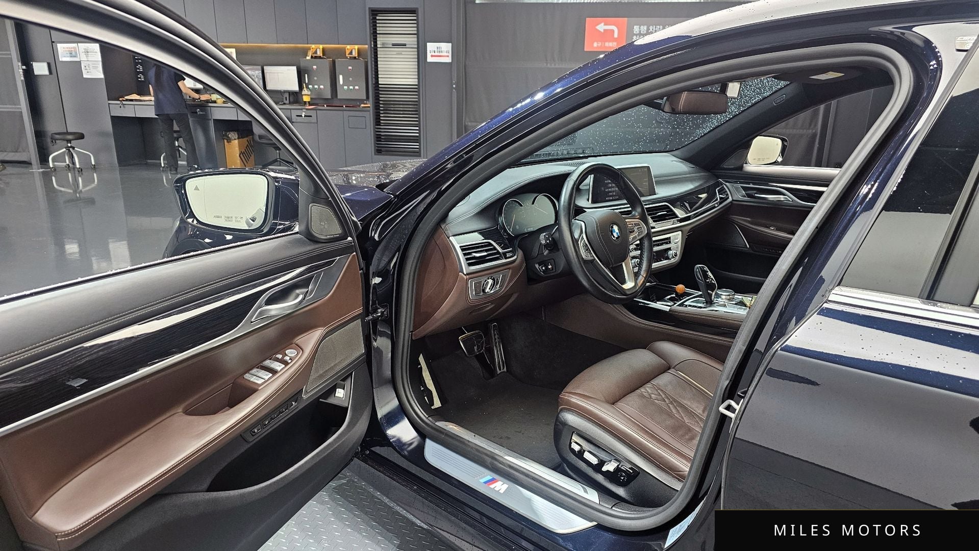 BMW 7 Series (G11) 2018 — миниатюра 12