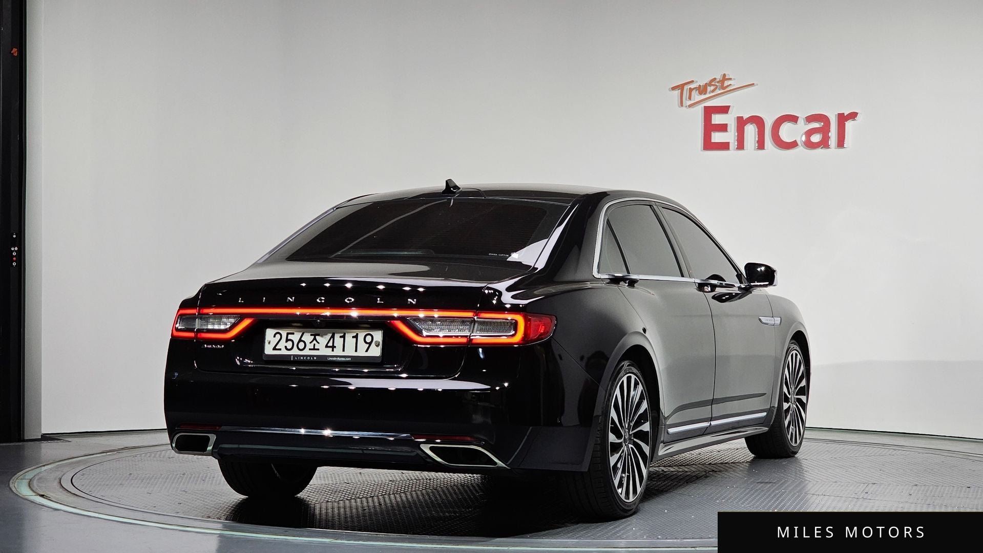 Lincoln Continental 2018 — миниатюра 2