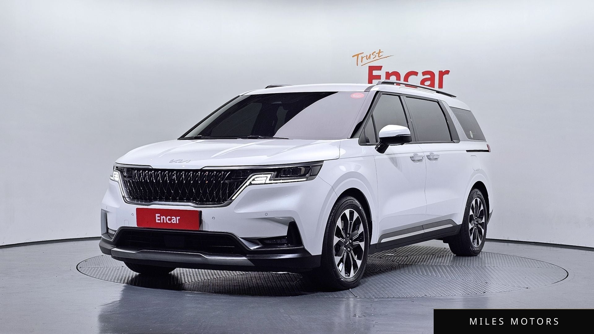 Kia Carnival 2023 — фото 1 из 12