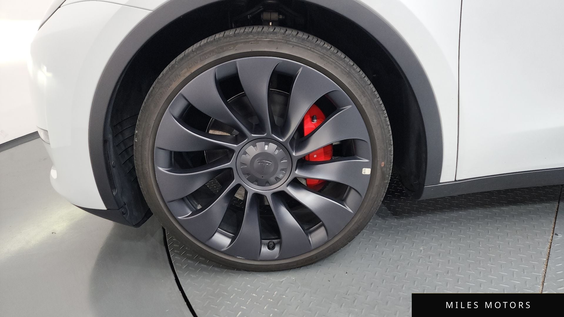 Tesla Model Y 2024 — миниатюра 5