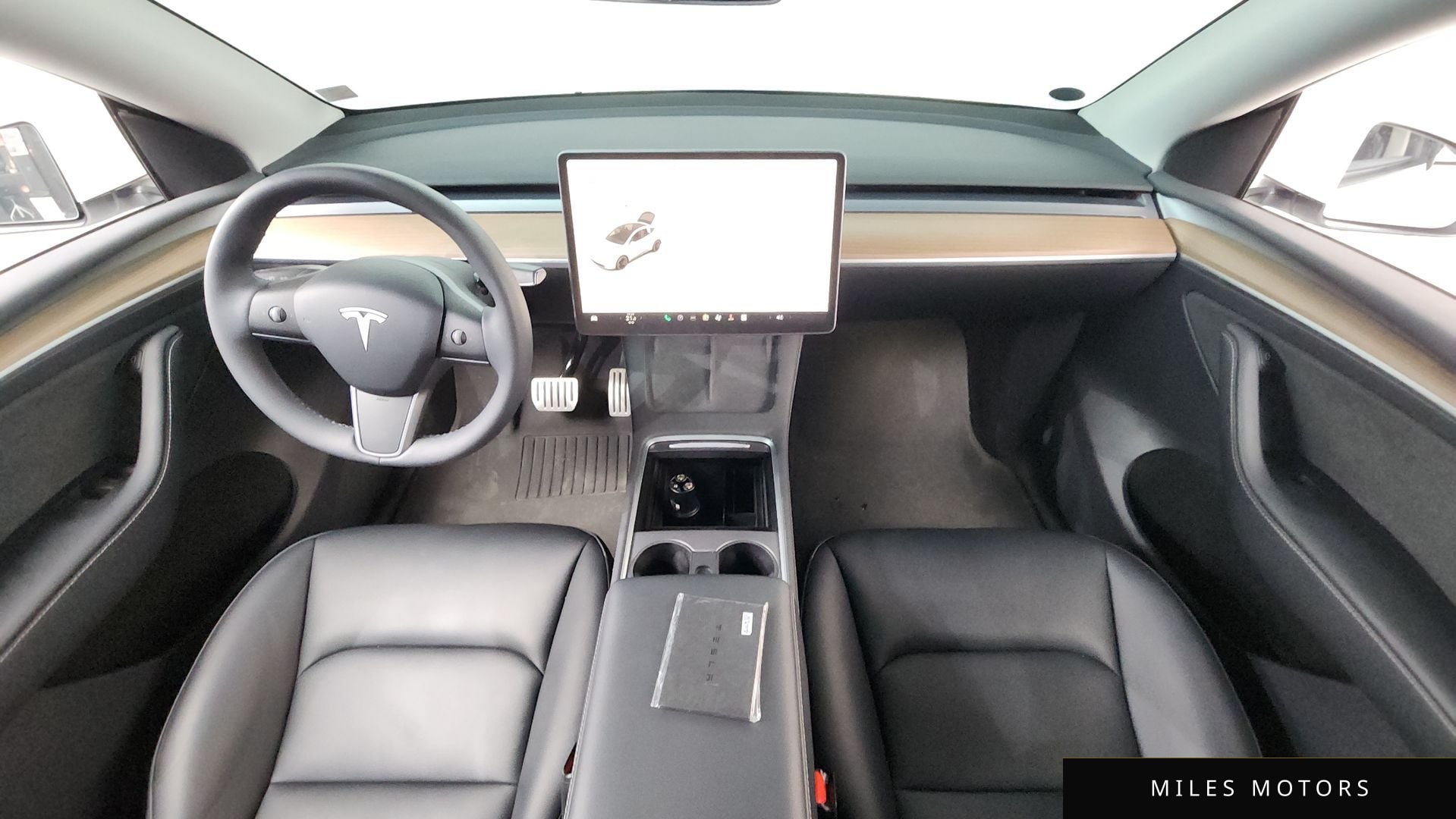 Tesla Model Y 2024 — миниатюра 10