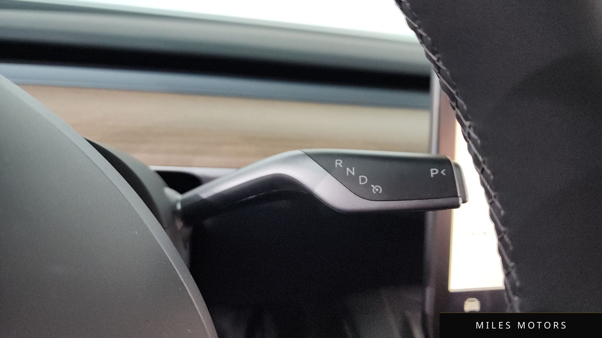 Tesla Model Y 2024 — миниатюра 12