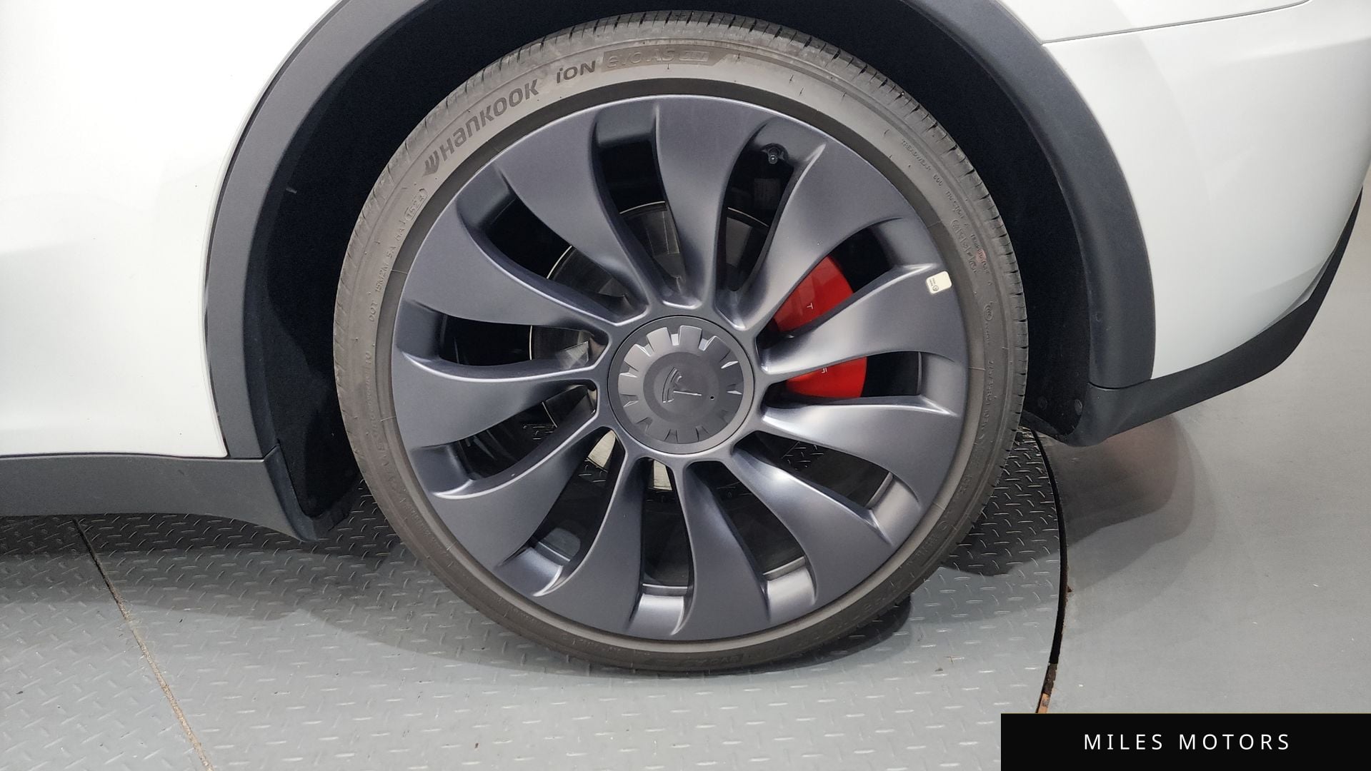 Tesla Model Y 2024 — миниатюра 7