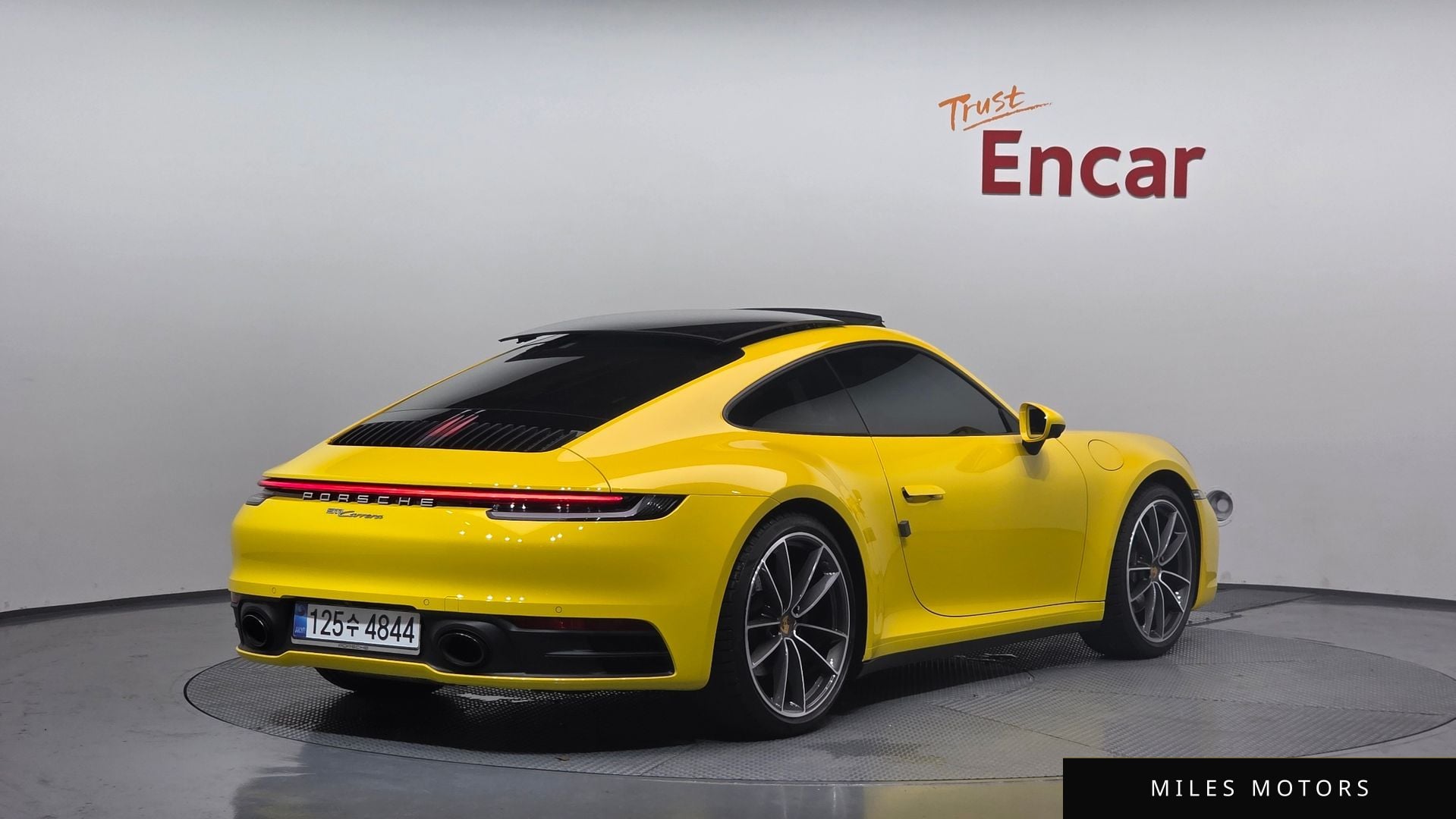 Porsche 911 (992) 2021 — миниатюра 2