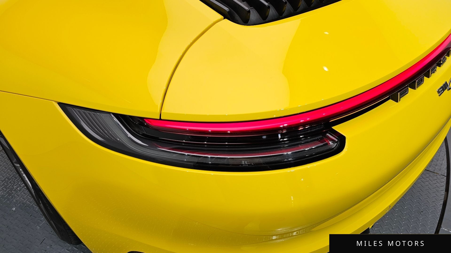 Porsche 911 (992) 2021 — миниатюра 9