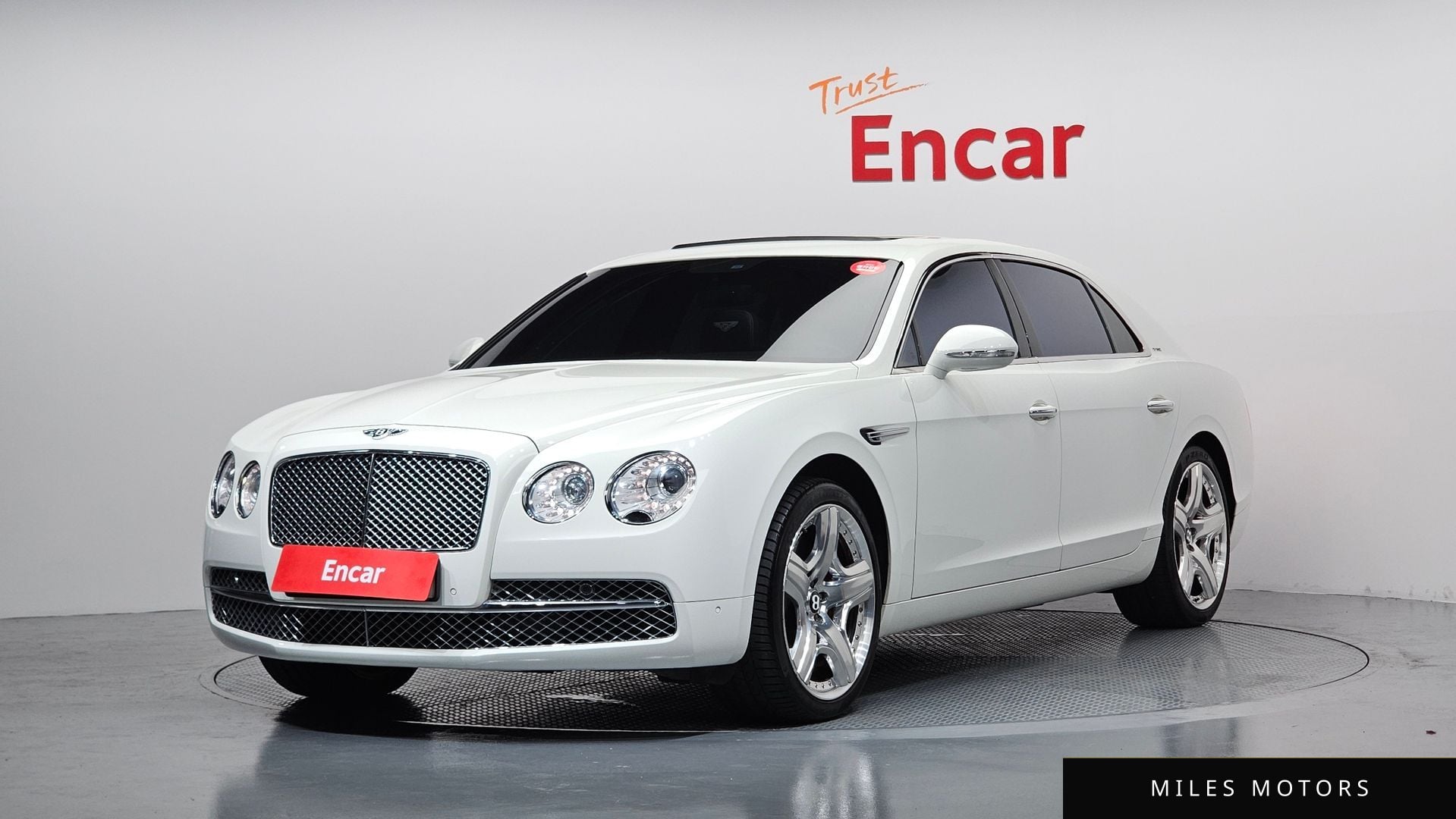 Bentley Flying Spur 2015 — фото 1 из 12