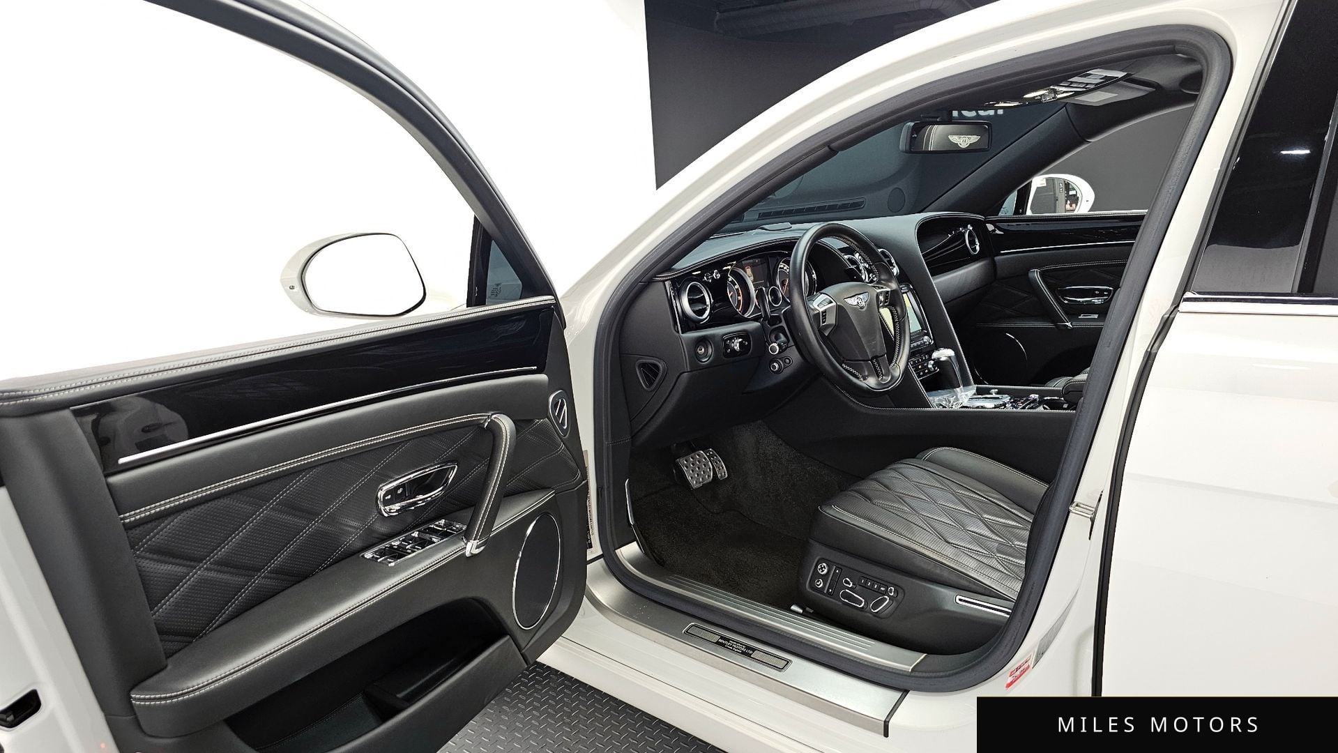 Bentley Flying Spur 2015 — миниатюра 10