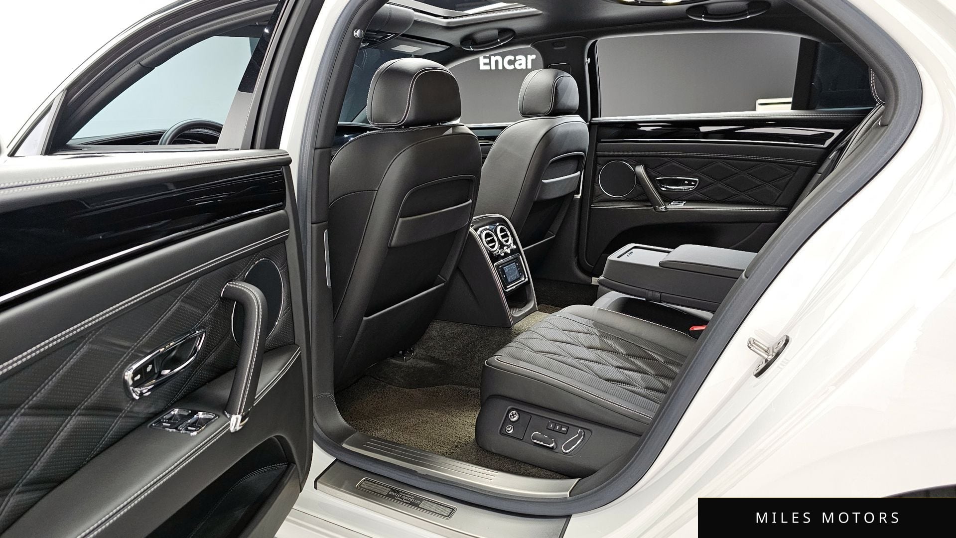 Bentley Flying Spur 2015 — миниатюра 11