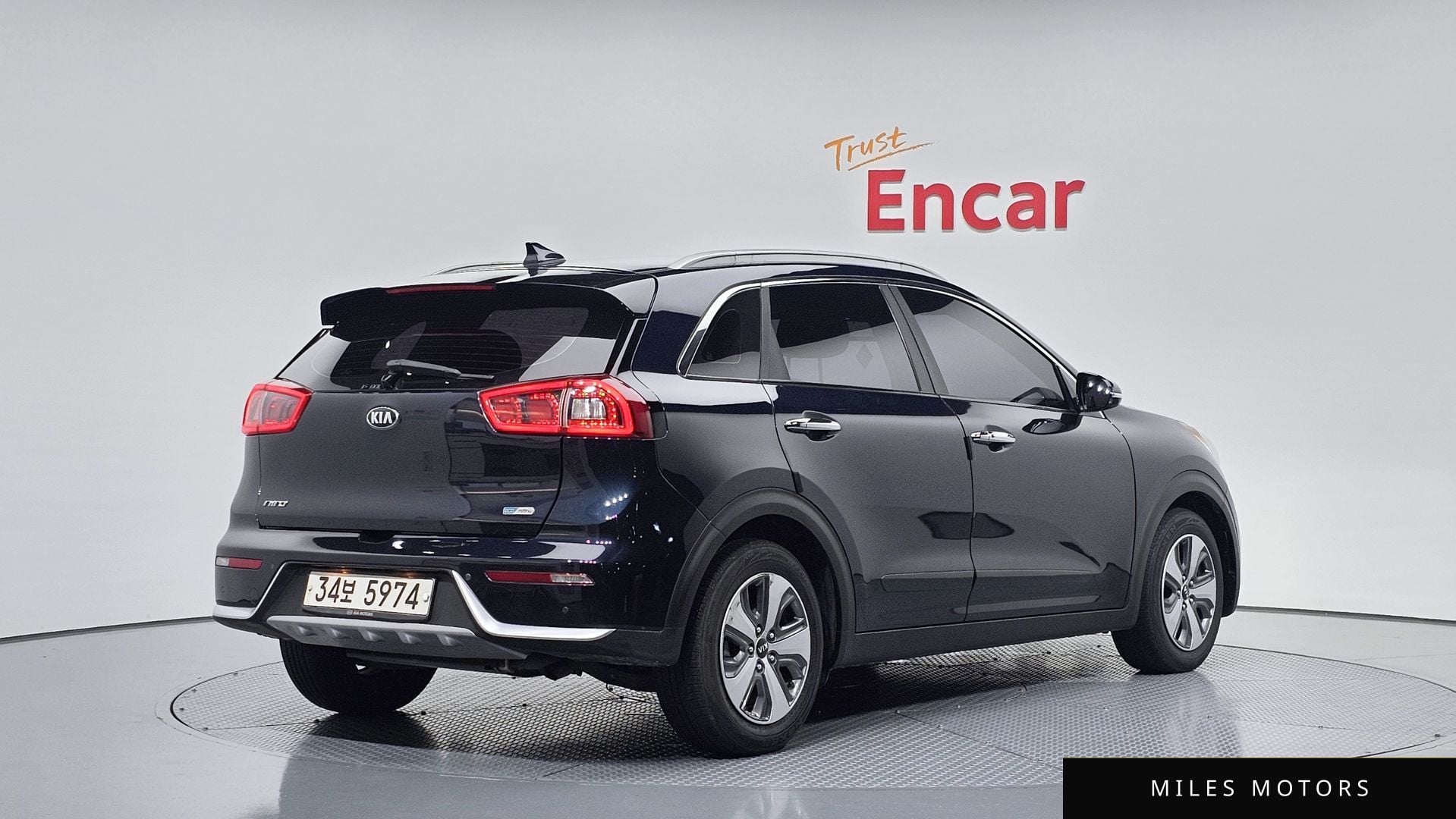 Kia Niro 2019 — фото 1 из 12