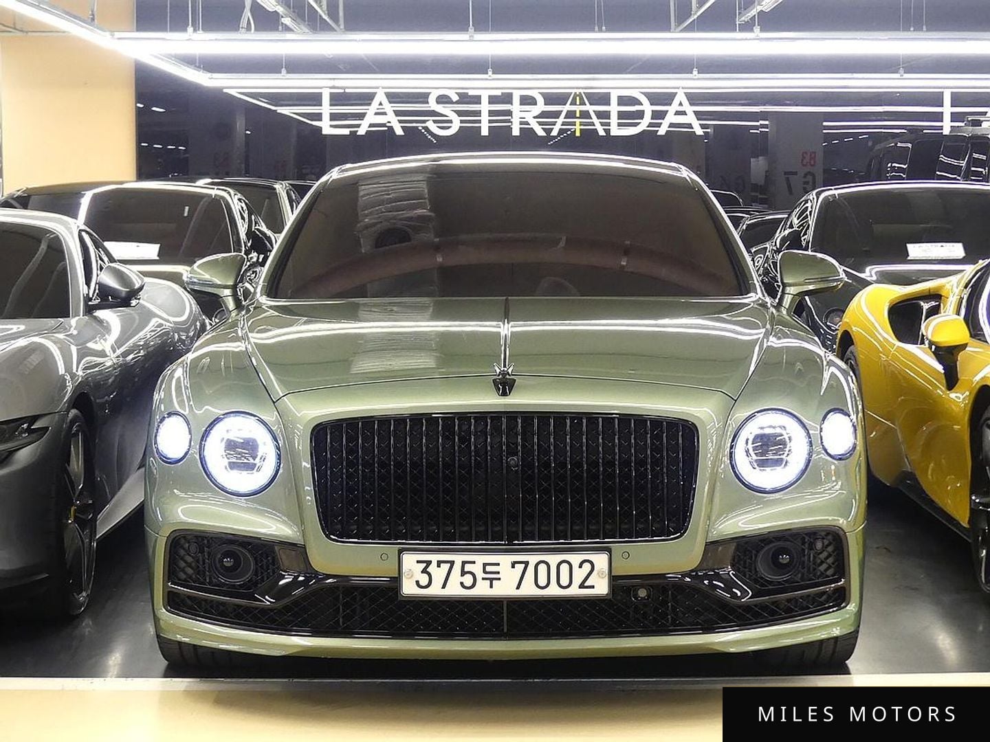 Bentley Flying Spur 2022 — фото 1 из 12
