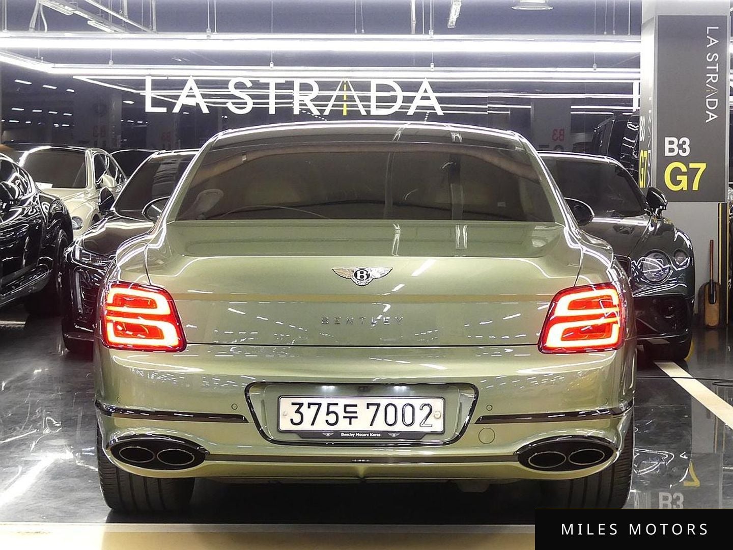 Bentley Flying Spur 2022 — миниатюра 2