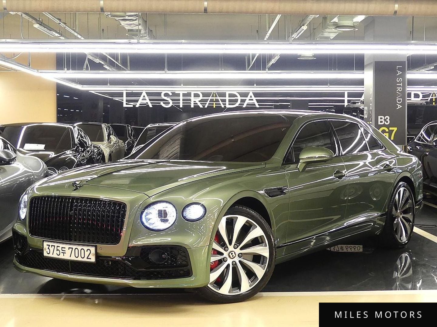 Bentley Flying Spur 2022 — миниатюра 3