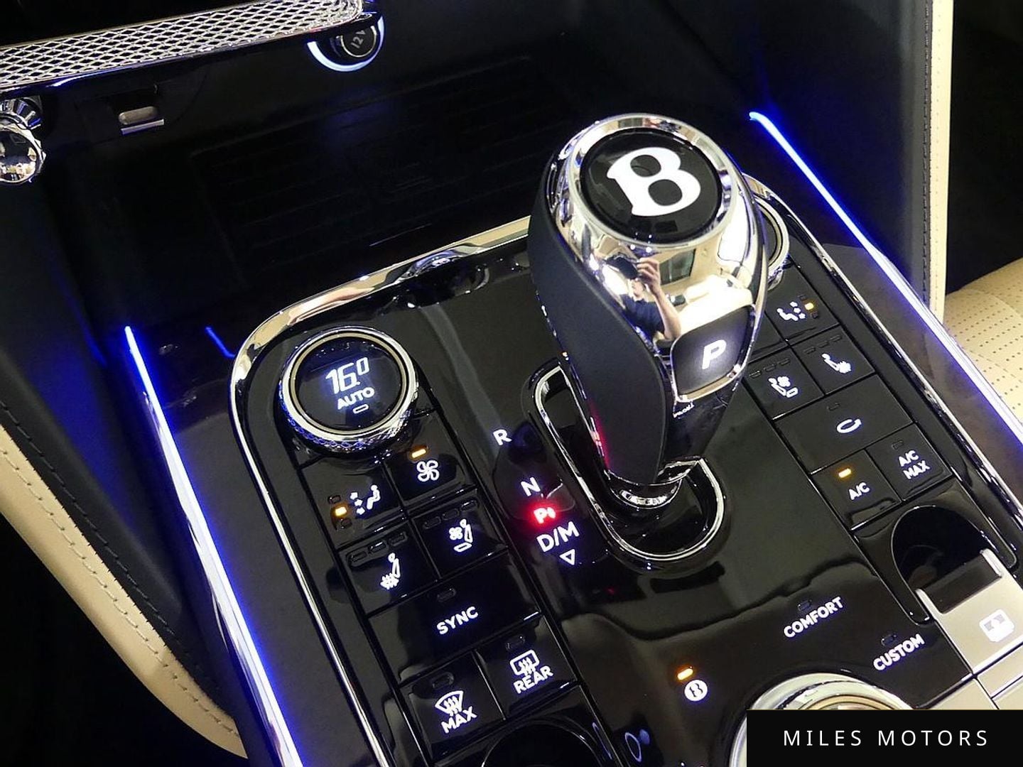 Bentley Flying Spur 2022 — миниатюра 9