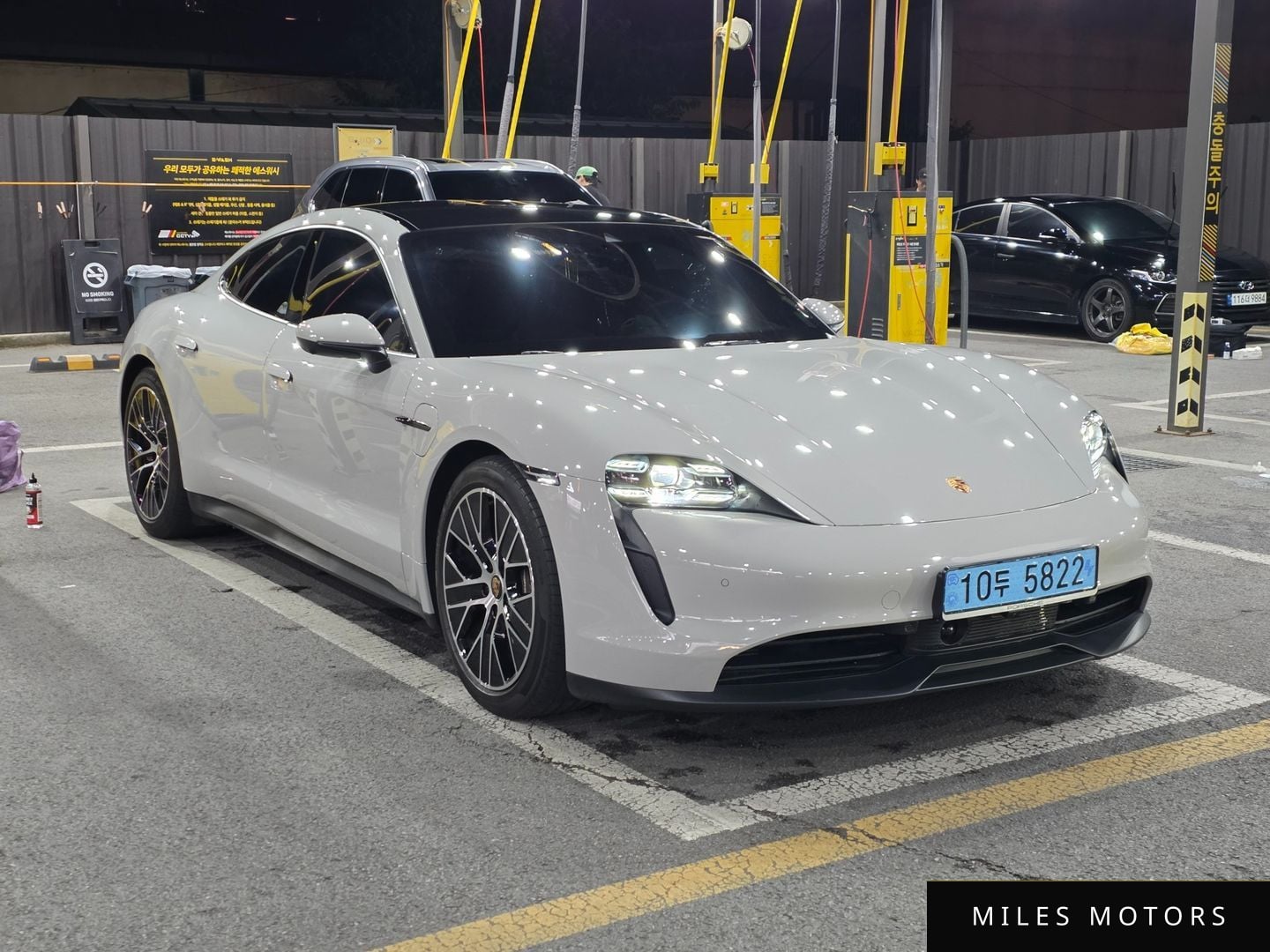 Porsche Taycan 2023 — миниатюра 2