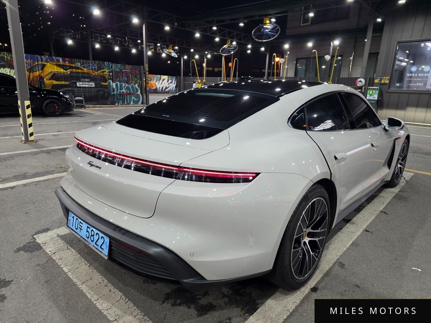 Porsche Taycan 2023 — миниатюра 3