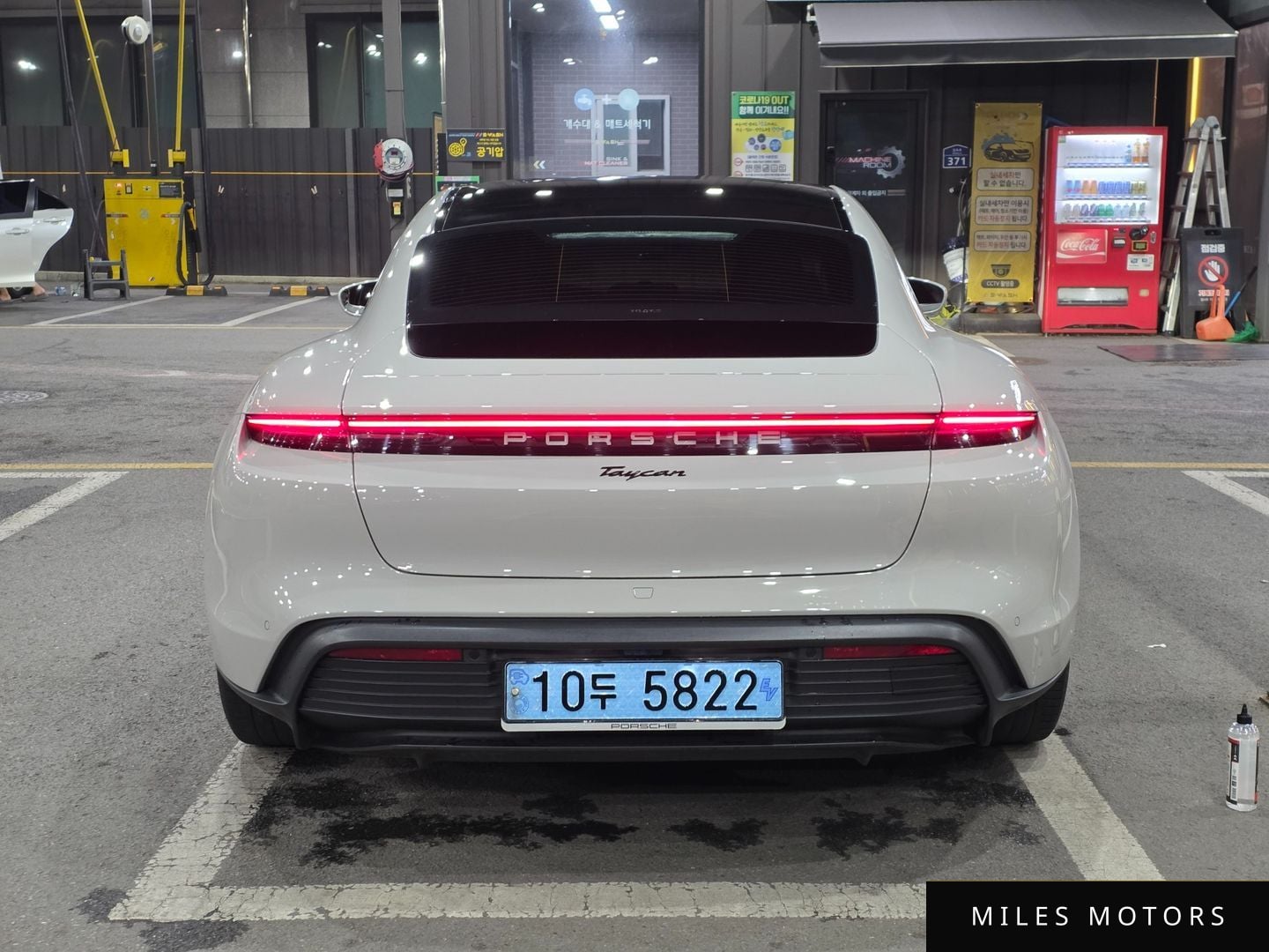 Porsche Taycan 2023 — миниатюра 4