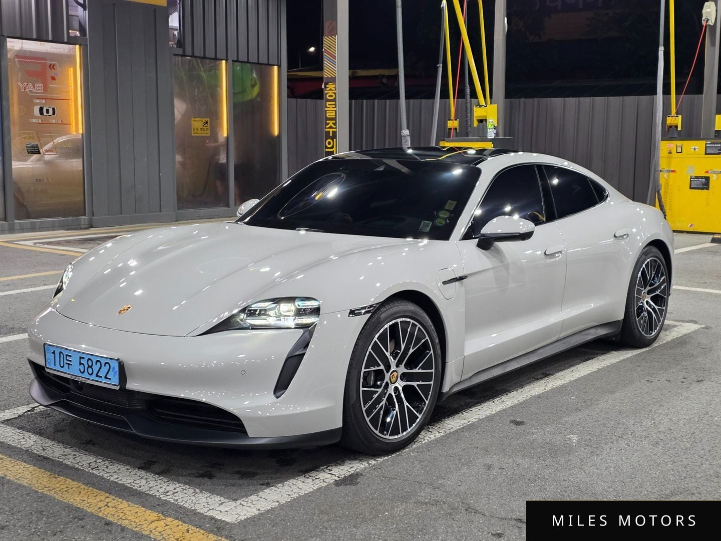 Porsche Taycan 2023 — миниатюра 6