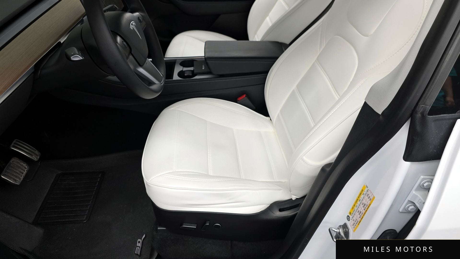 Tesla Model Y 2021 — миниатюра 11
