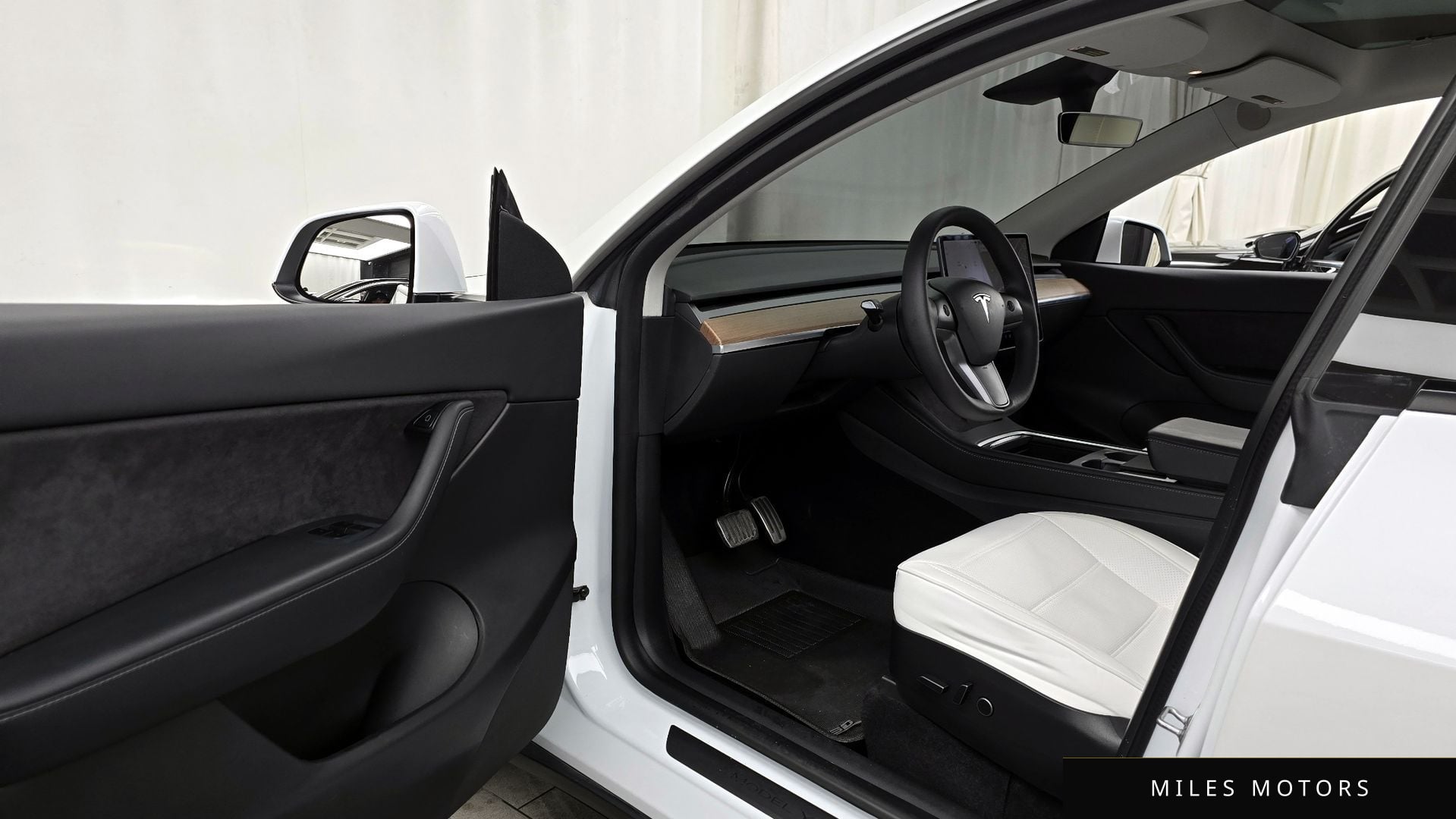 Tesla Model Y 2021 — миниатюра 12