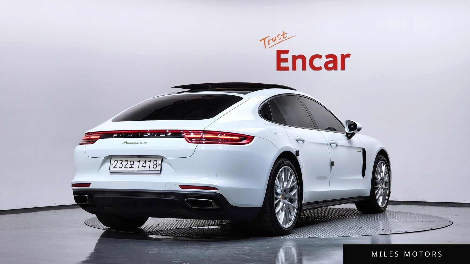 Porsche Panamera 2018 — миниатюра 2