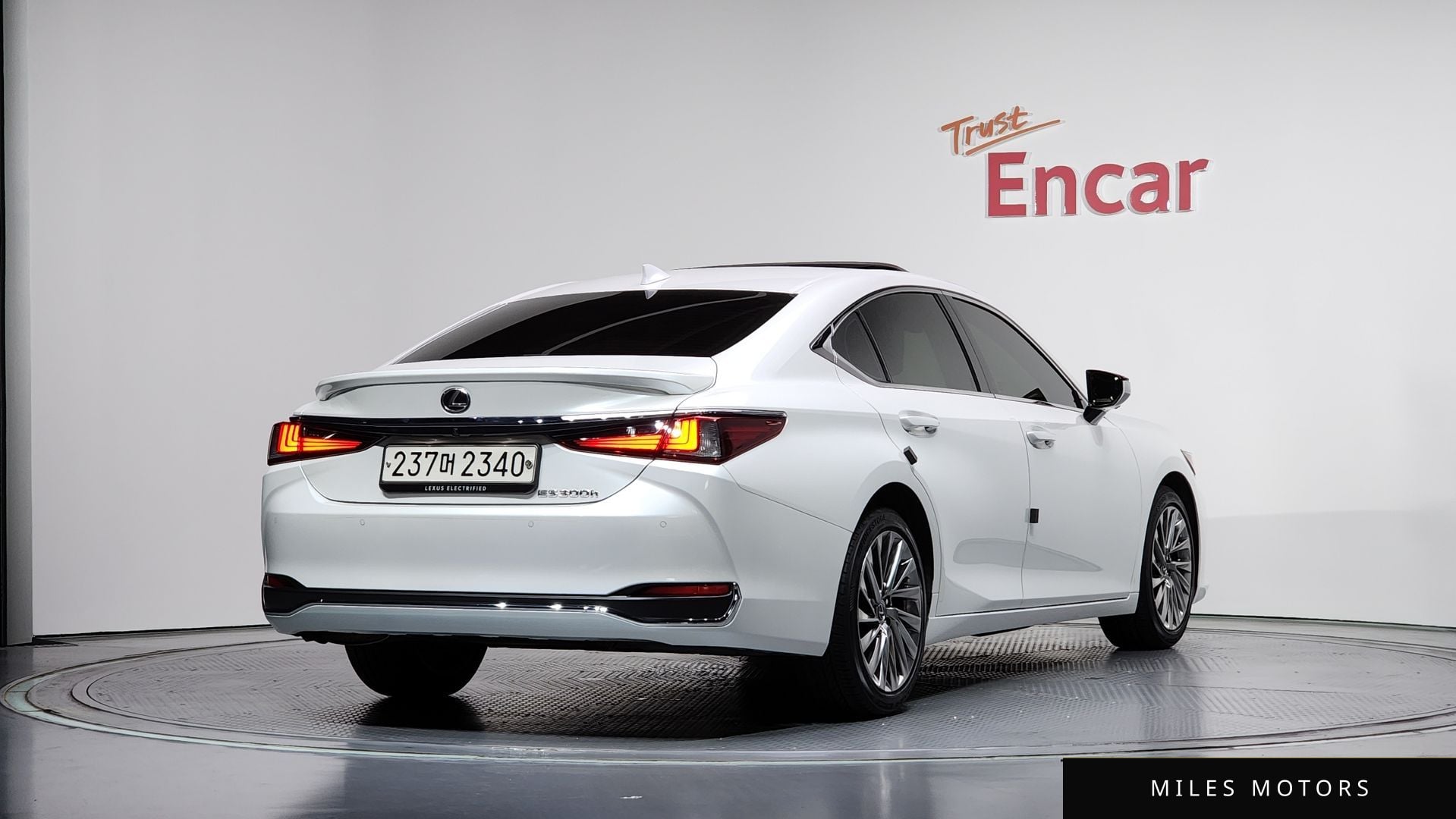 Лексус ES300h 2023 — миниатюра 2