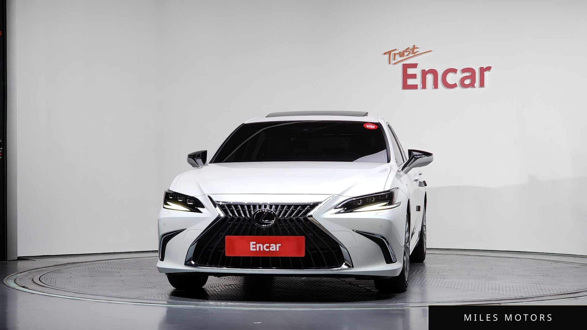 Лексус ES300h 2023 — миниатюра 3