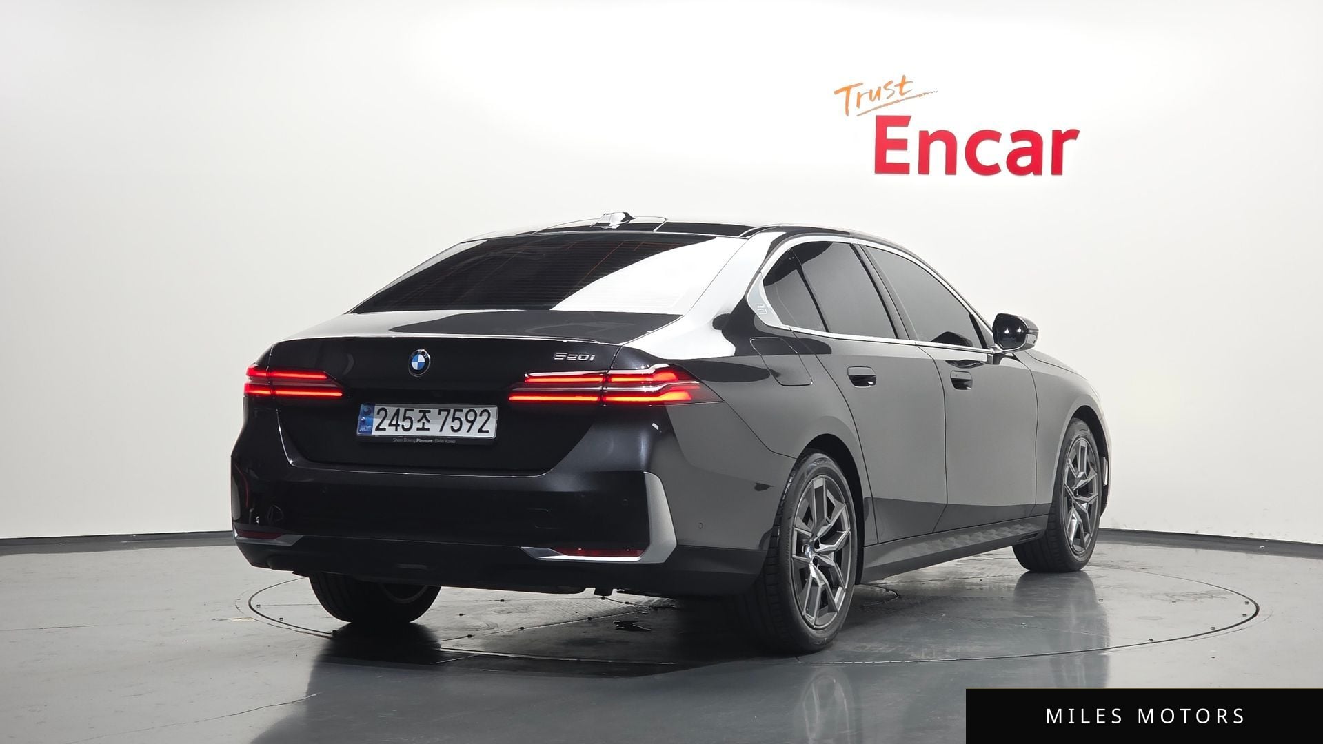 BMW 5 Series (G60) 2024 — миниатюра 2