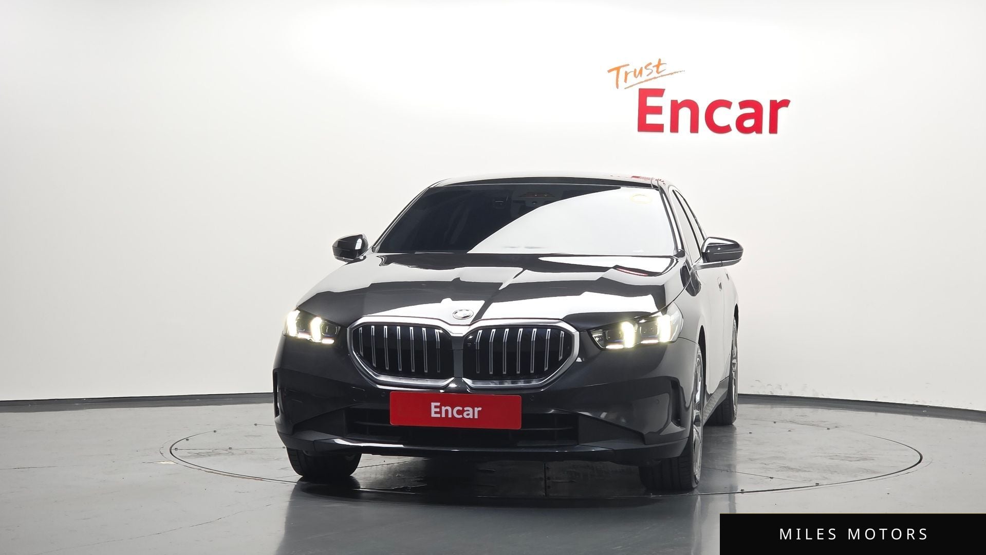 BMW 5 Series (G60) 2024 — миниатюра 3