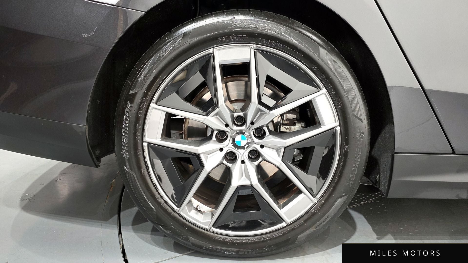 BMW 5 Series (G60) 2024 — миниатюра 5