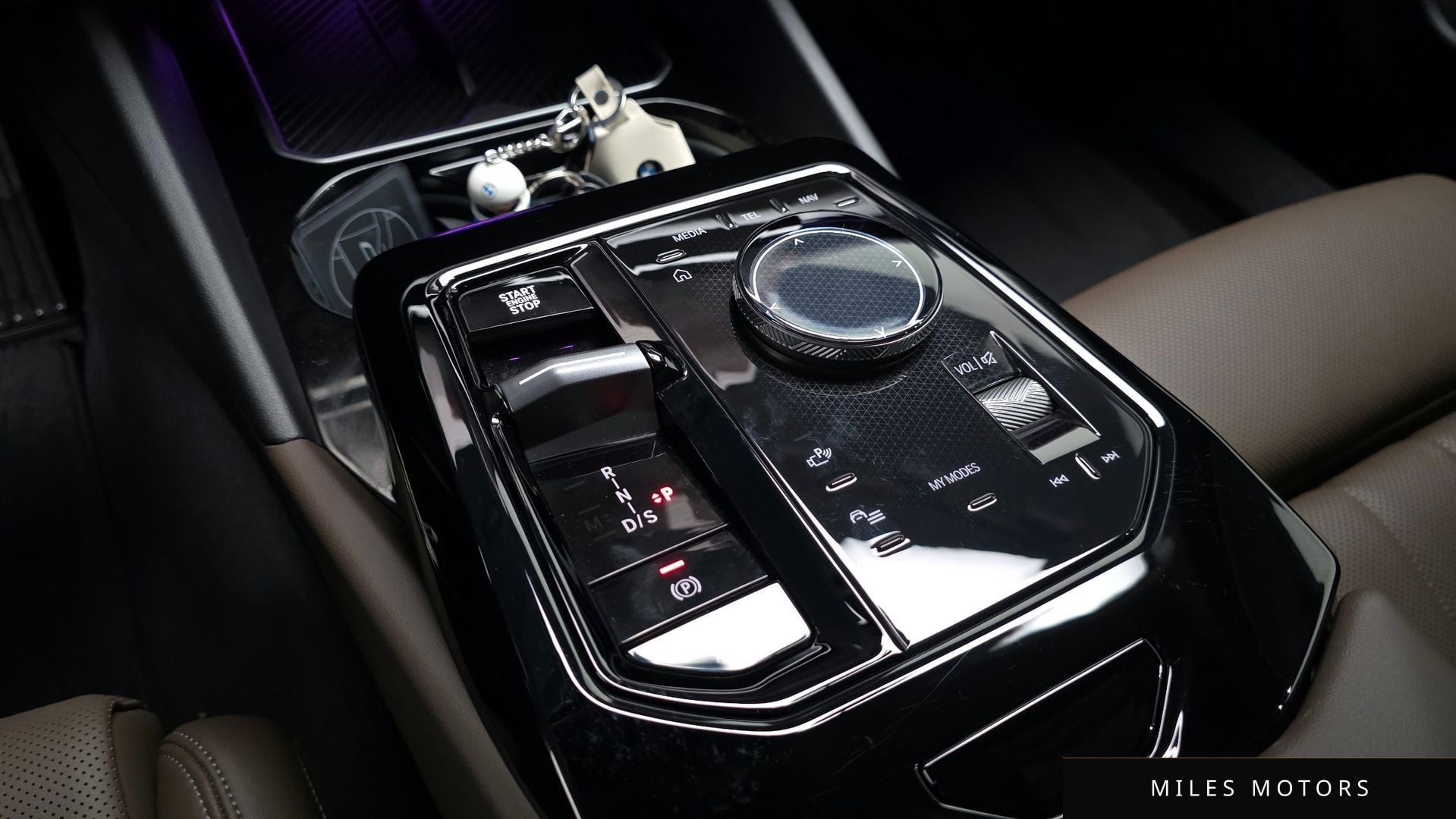 BMW 5 Series (G60) 2024 — миниатюра 12