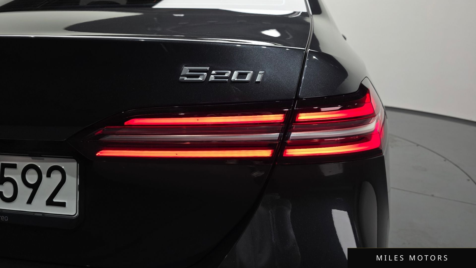 BMW 5 Series (G60) 2024 — миниатюра 9