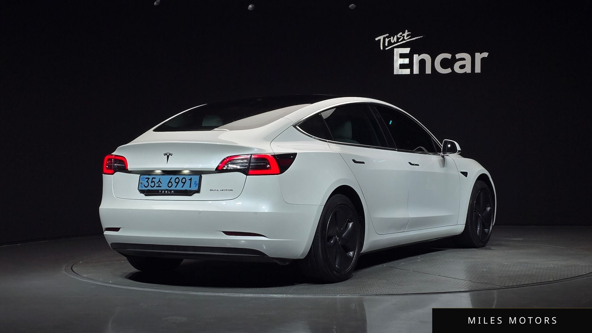 Tesla Model 3 2020 — миниатюра 2