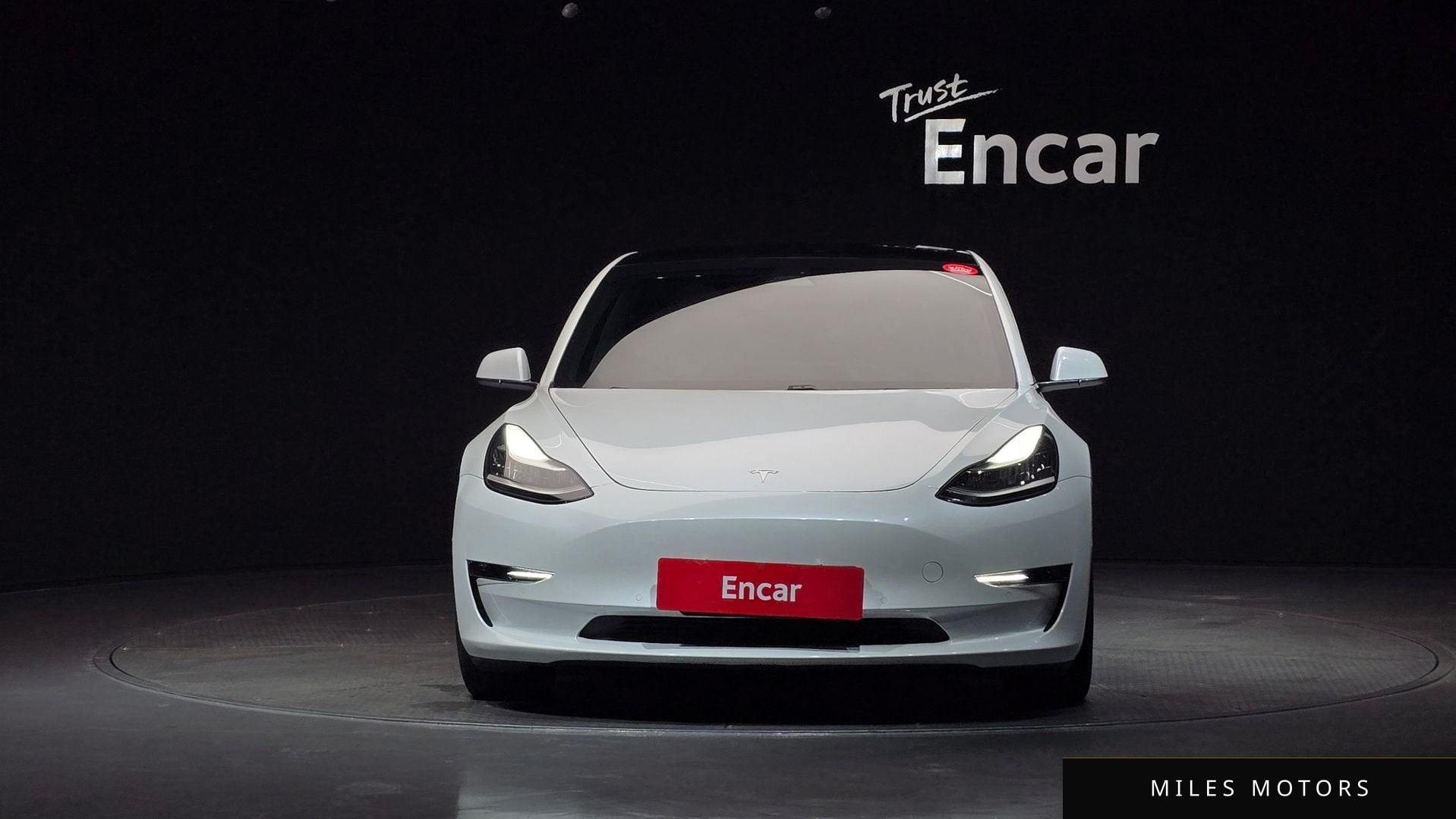 Tesla Model 3 2020 — миниатюра 3