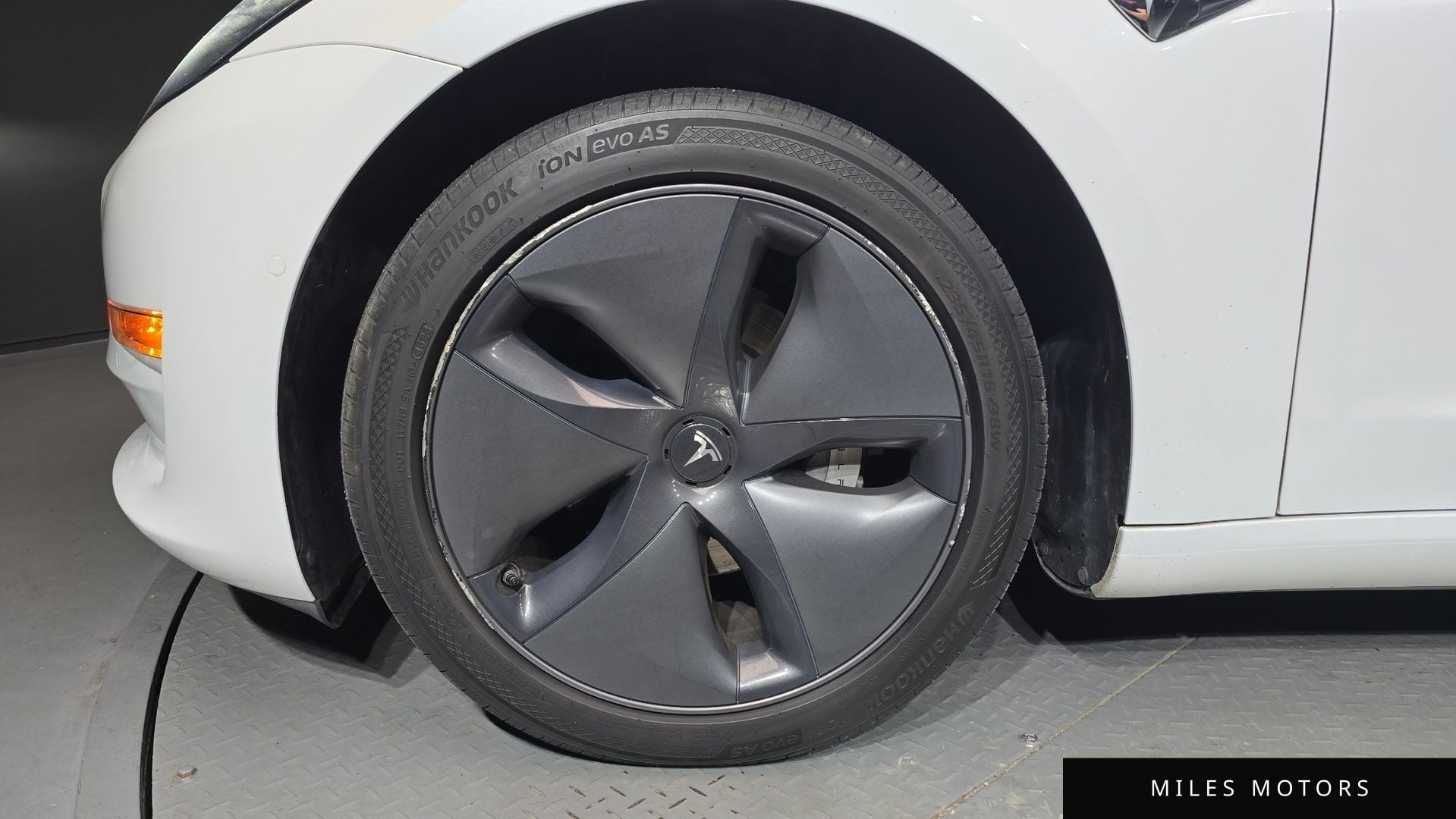 Tesla Model 3 2020 — миниатюра 5