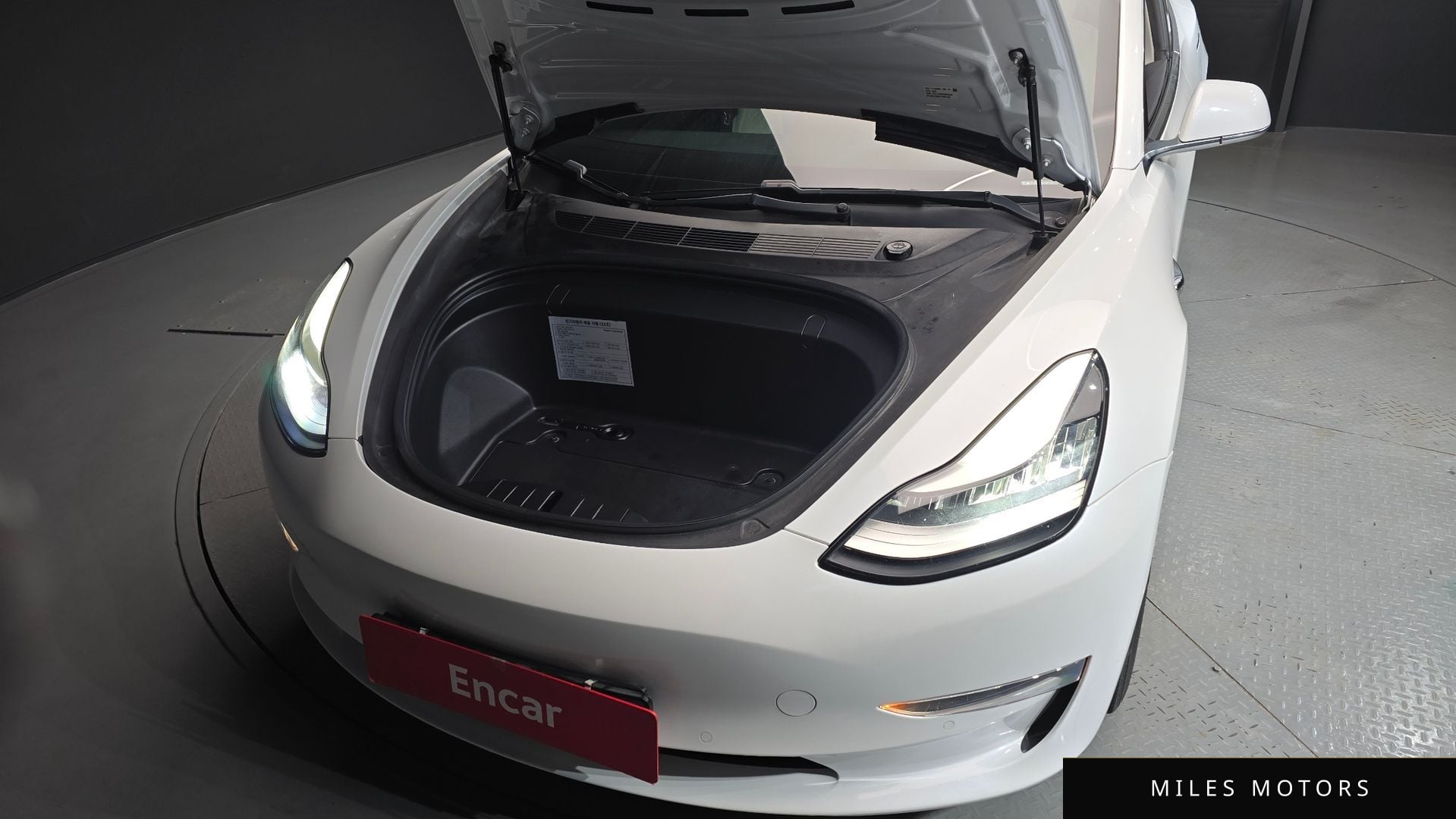 Tesla Model 3 2020 — миниатюра 6