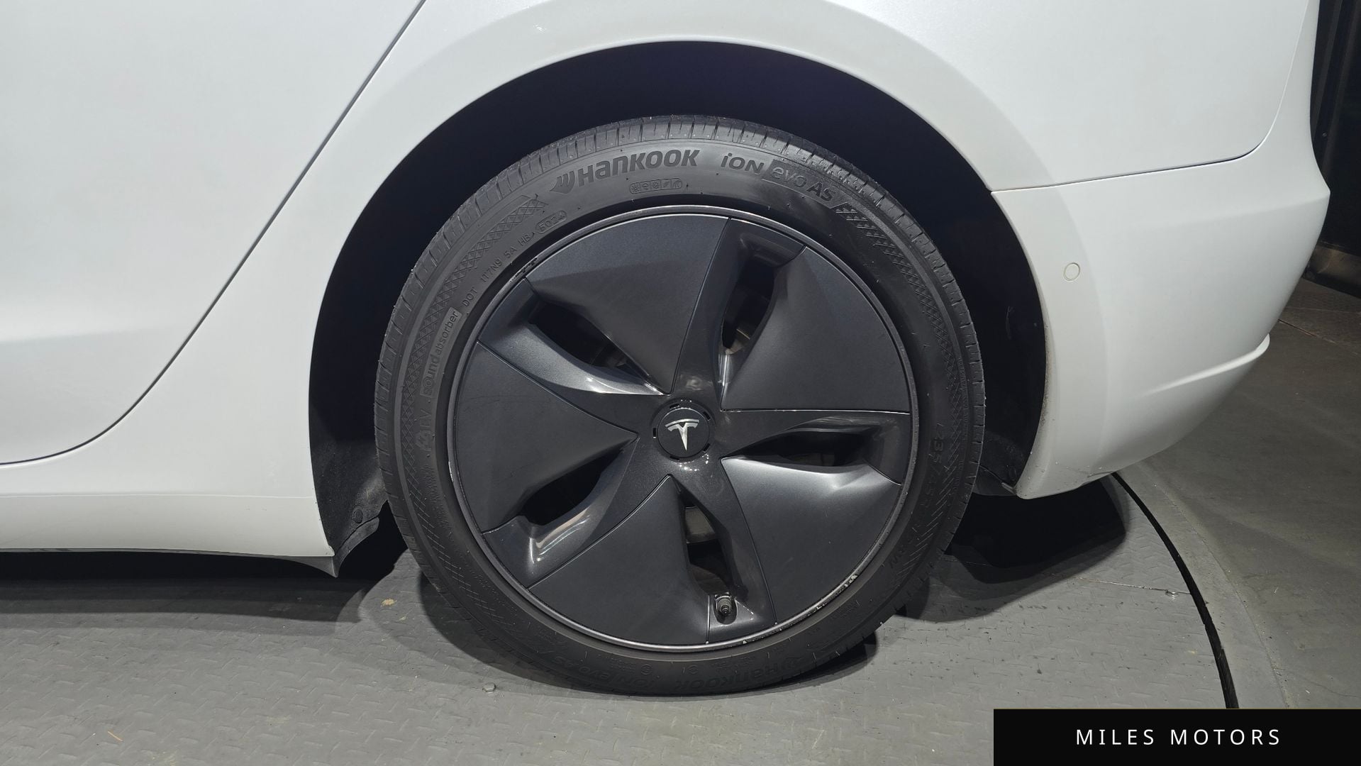 Tesla Model 3 2020 — миниатюра 7
