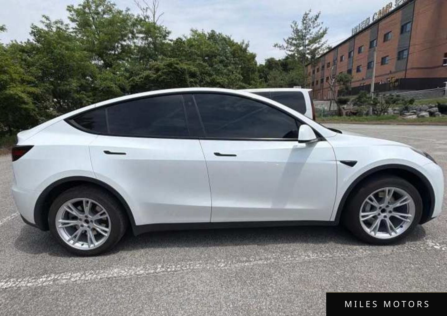 Tesla Model Y 2024 — миниатюра 11