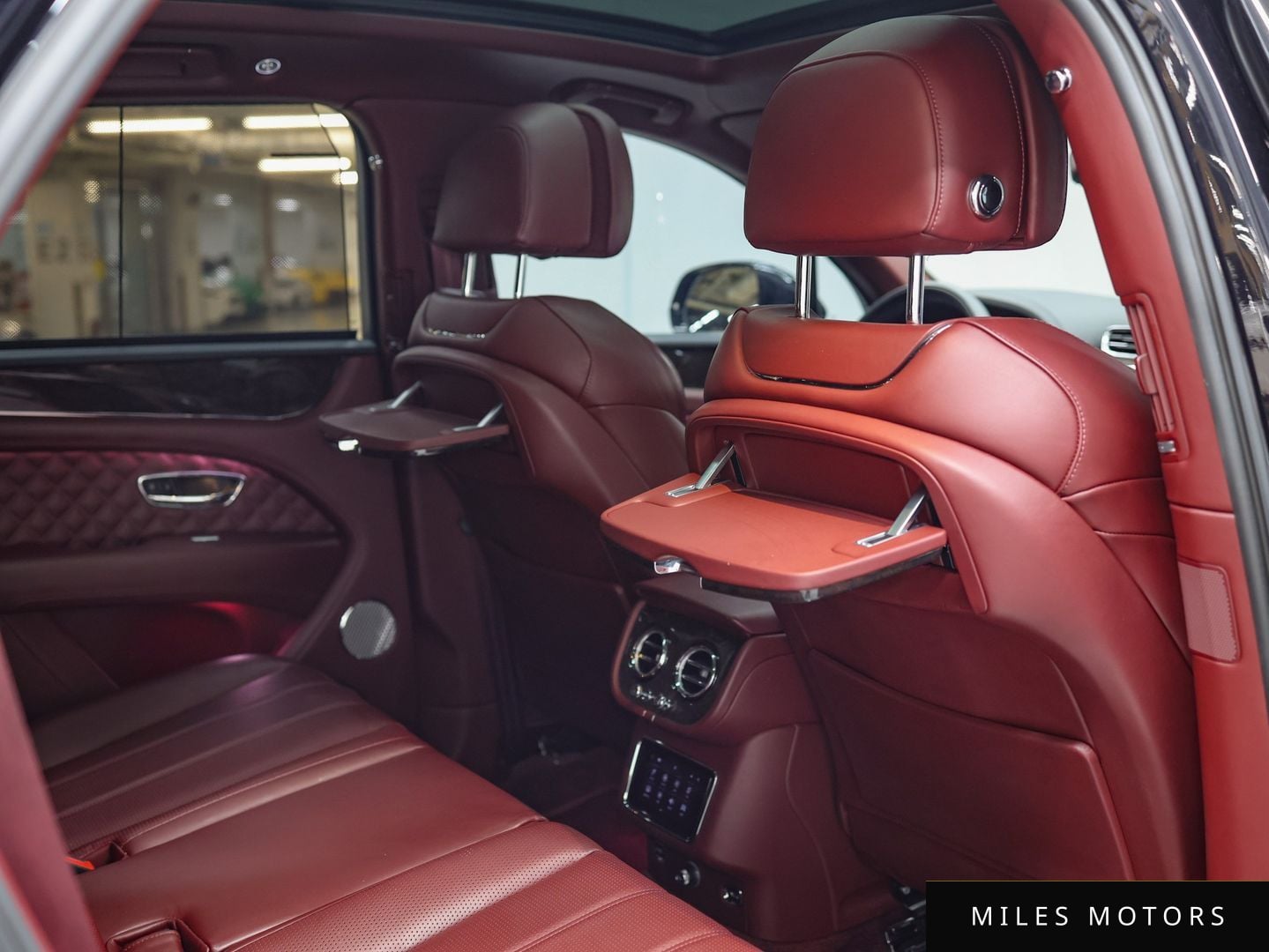 Bentley Bentayga 2022 — миниатюра 11