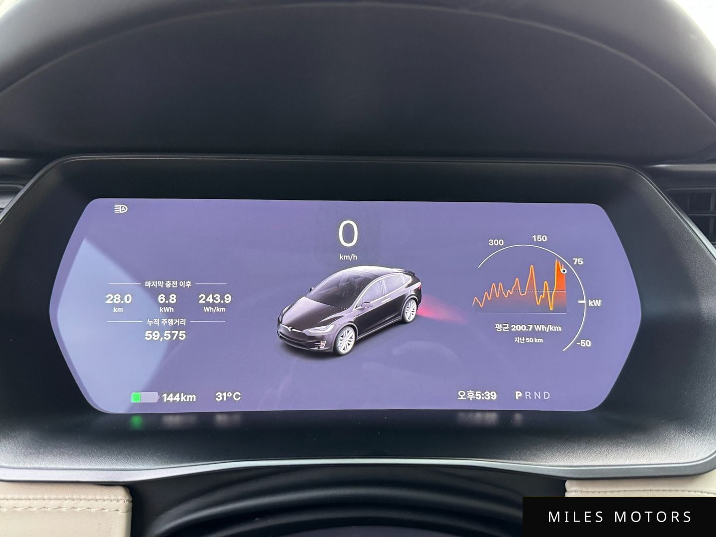 Tesla Model X 2018 — миниатюра 7
