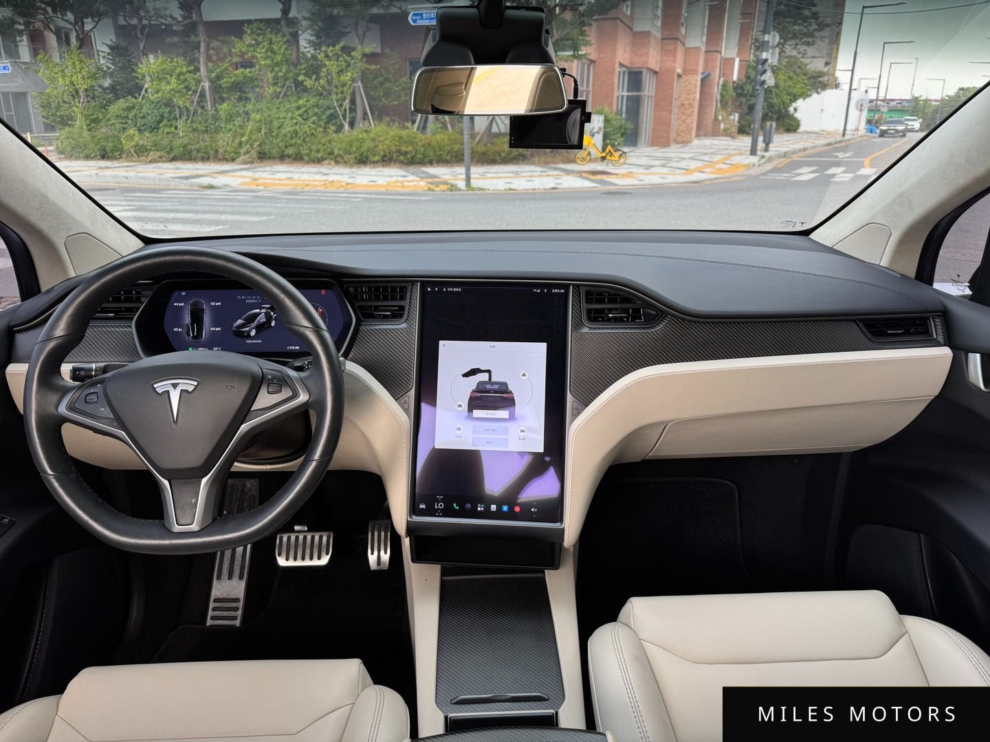 Tesla Model X 2018 — миниатюра 8