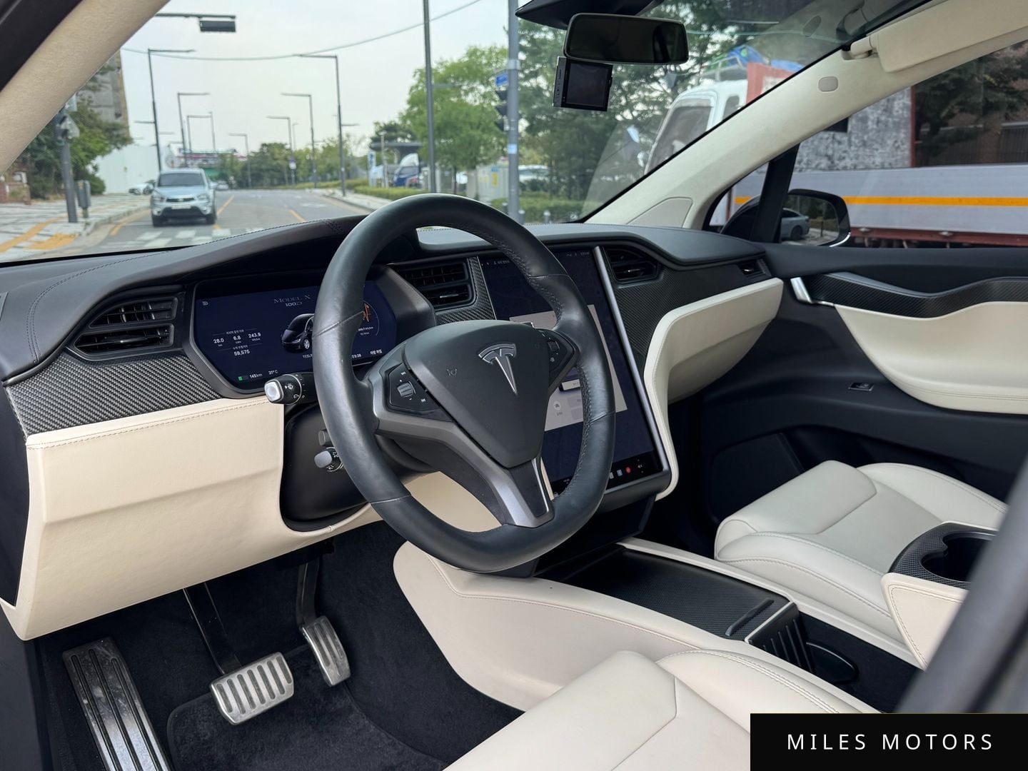 Tesla Model X 2018 — миниатюра 9