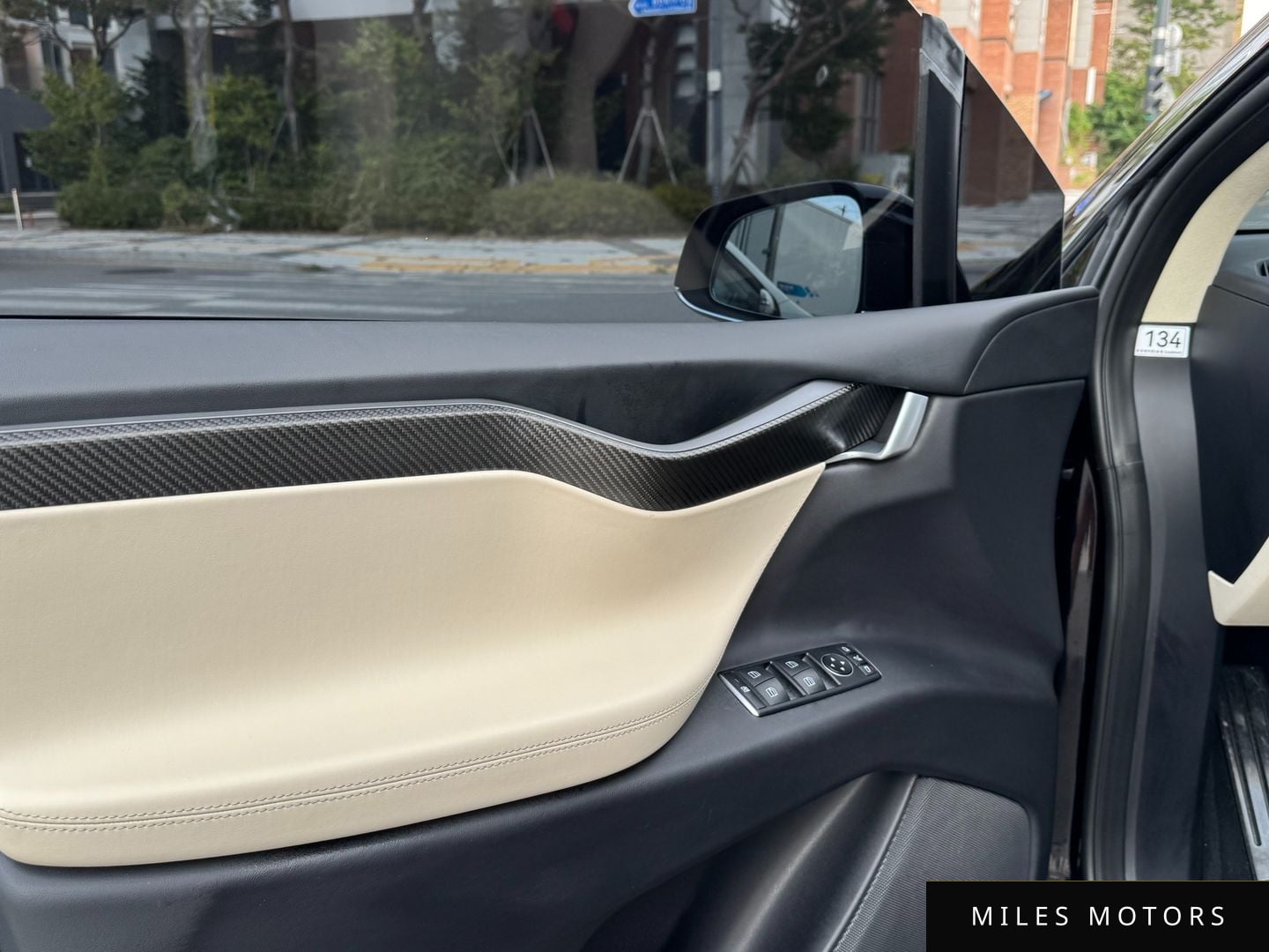 Tesla Model X 2018 — миниатюра 11