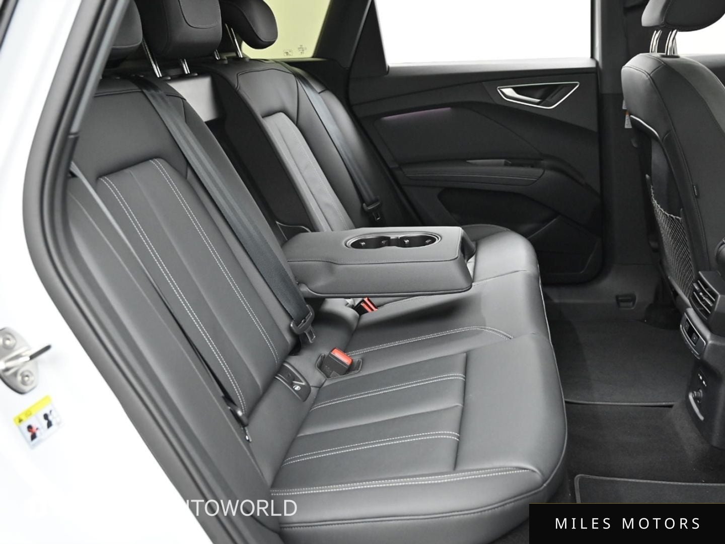 Audi Q4 e-tron 2025 — миниатюра 12