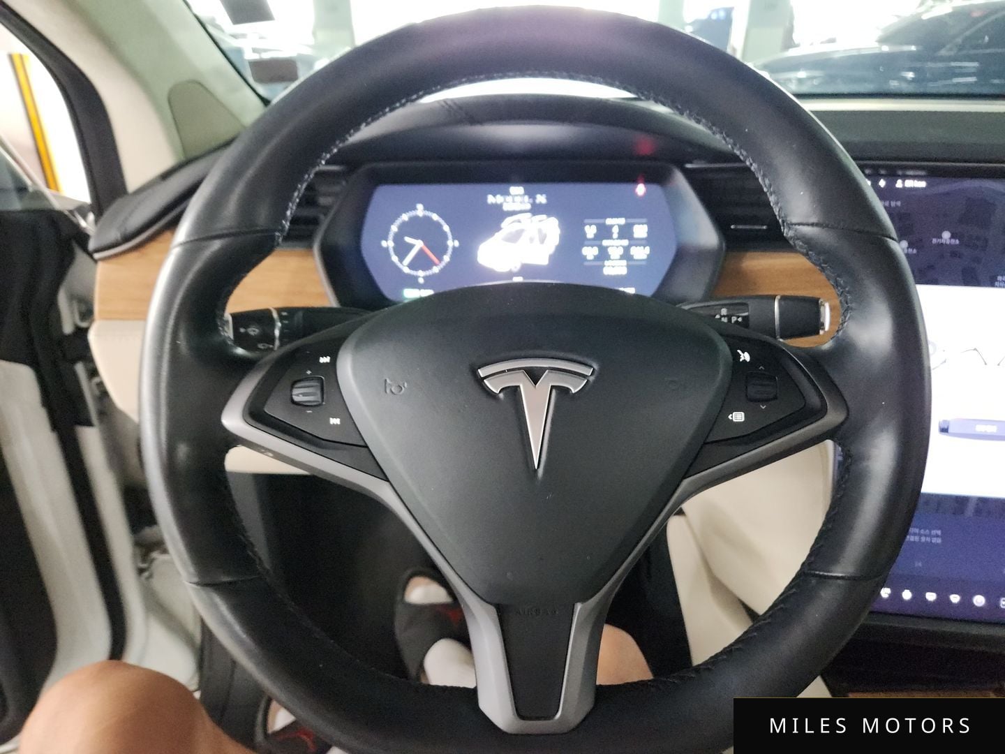 Tesla Model X 2019 — миниатюра 10