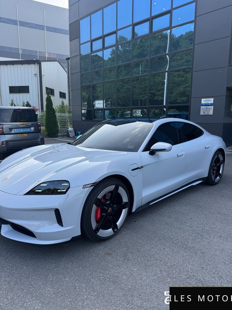 Porsche Taycan 2025 — фото 1 из 12