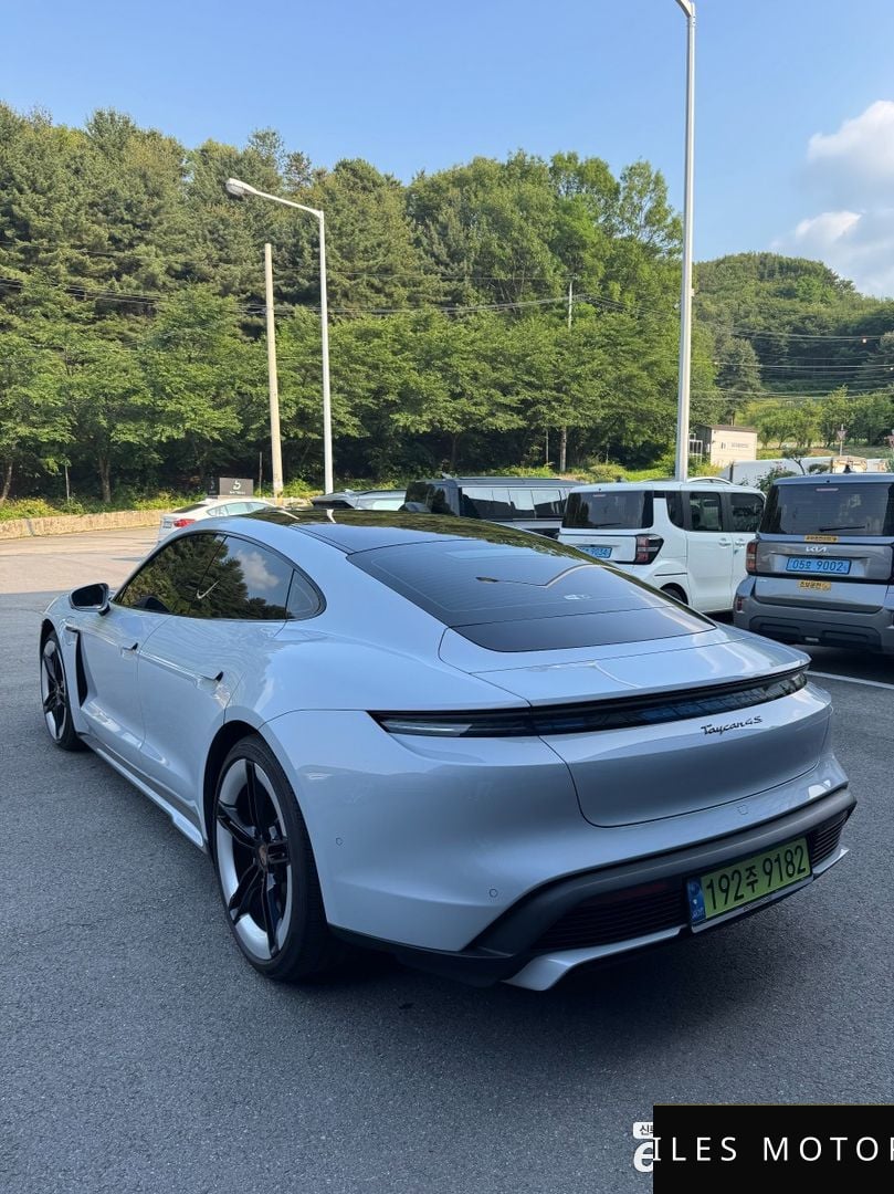 Porsche Taycan 2025 — миниатюра 2