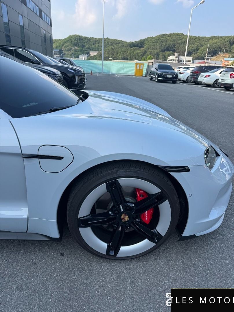 Porsche Taycan 2025 — миниатюра 5