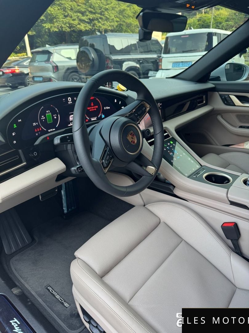Porsche Taycan 2025 — миниатюра 6
