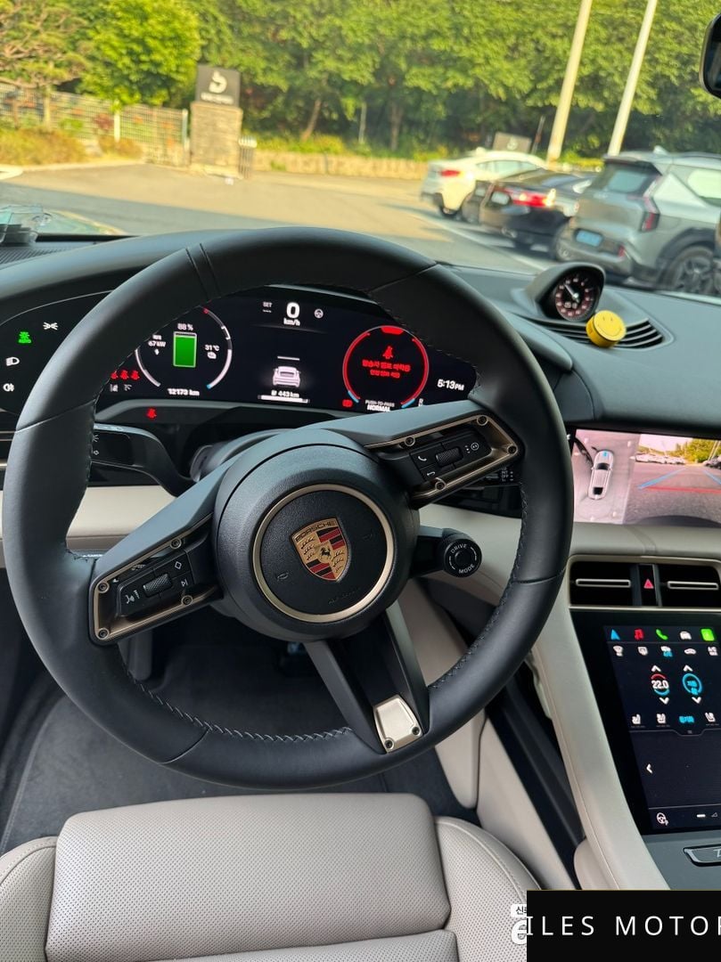 Porsche Taycan 2025 — миниатюра 8